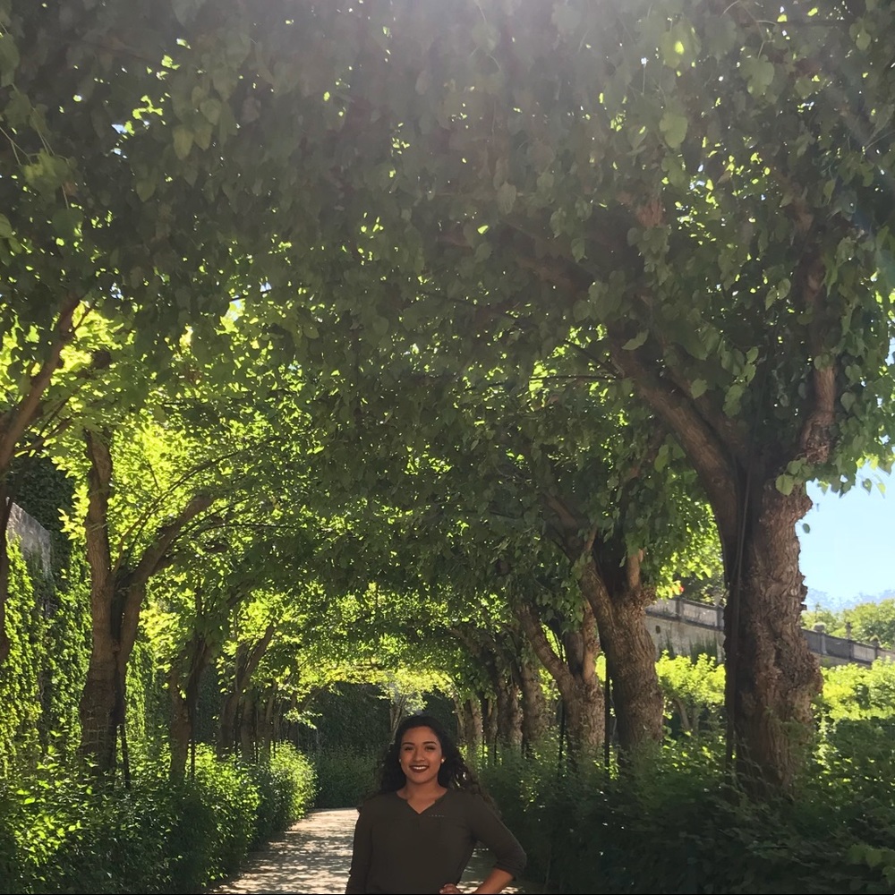 Meet your Posher, Monica